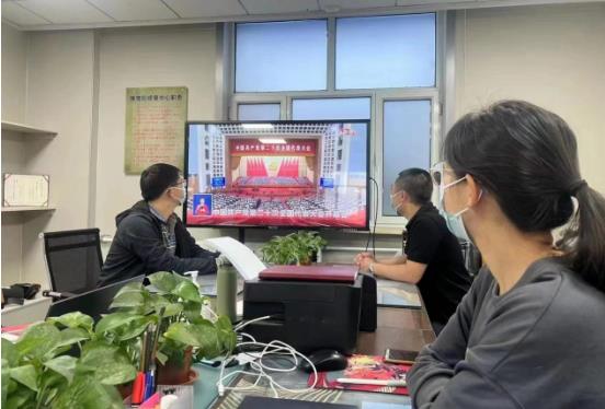 呼和浩特市文化旅游广电局组织党员干部收听收看党的二十大开幕会